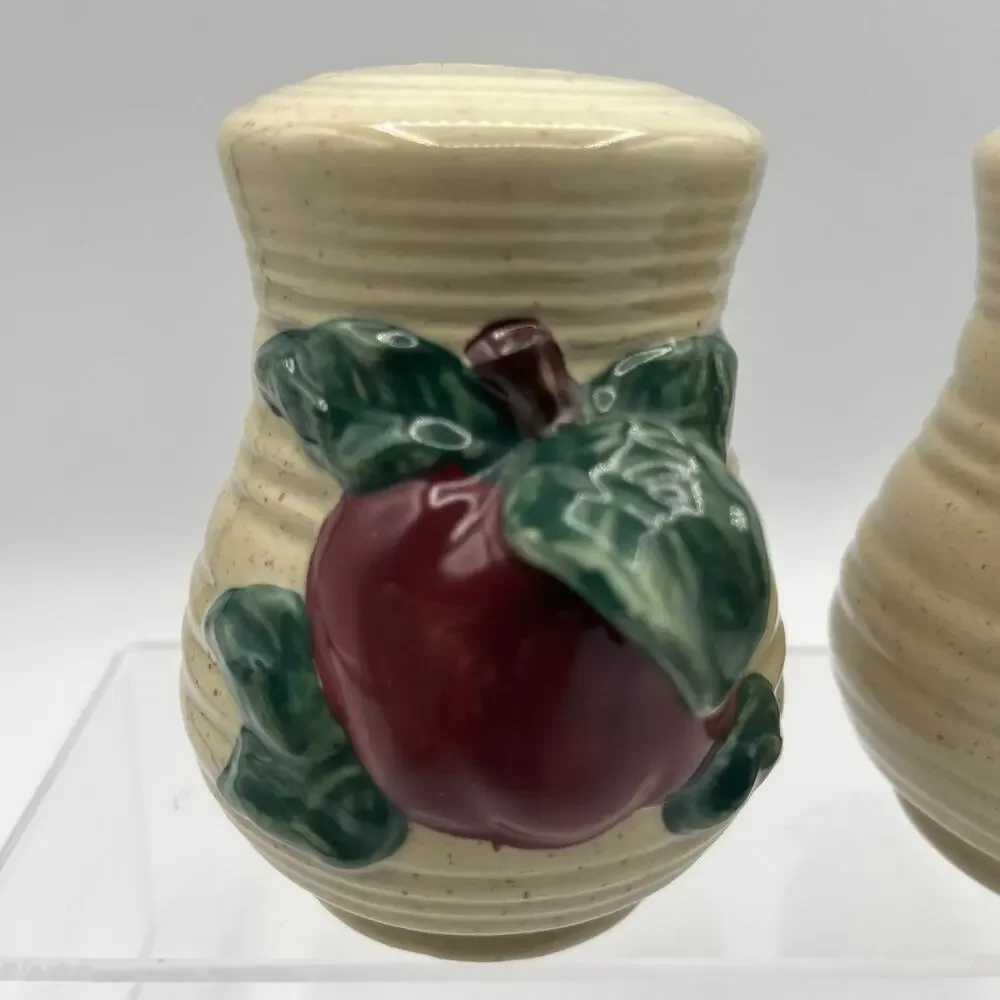 Pitcher & 2 Salt Pepper Shaker 3D Apple & Leaves Green Red Beige Ceramic pre-own